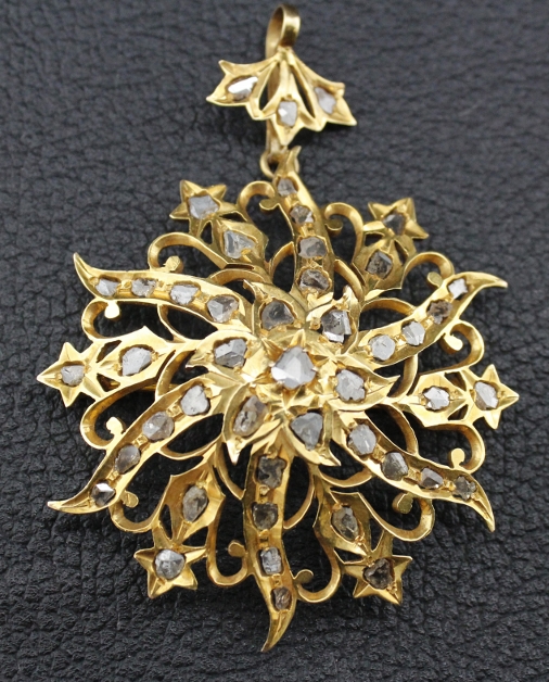 (image for) A 18K ANTIQUE DESIGN INTAN PENDENT/ BROOCH